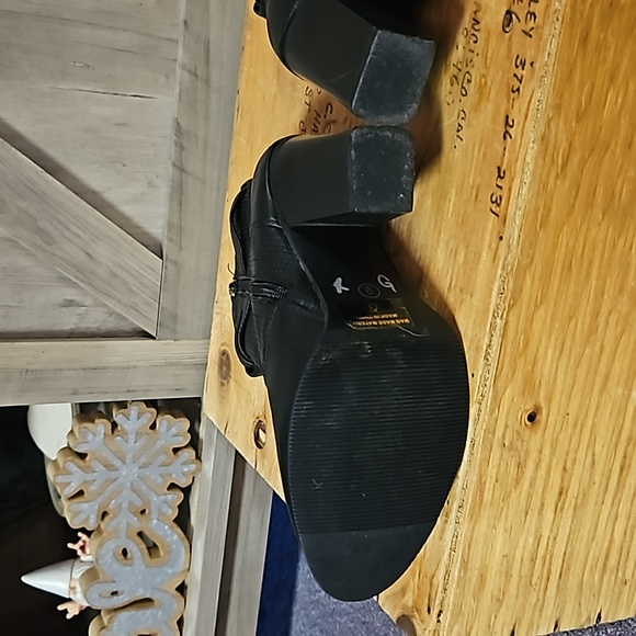 Size 9 ankle bootie - Picture 5 of 8